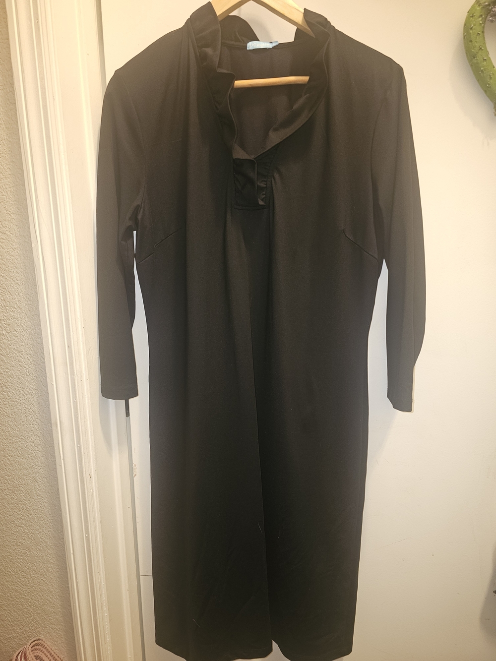 J. MMcLaughlin Durham Black Long Sleeve Ruffled Collar Dress Pristine Size LG